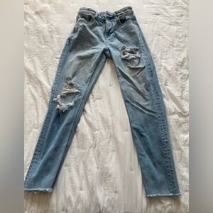 American Eagle light blue ripped Mom Jean - size 2